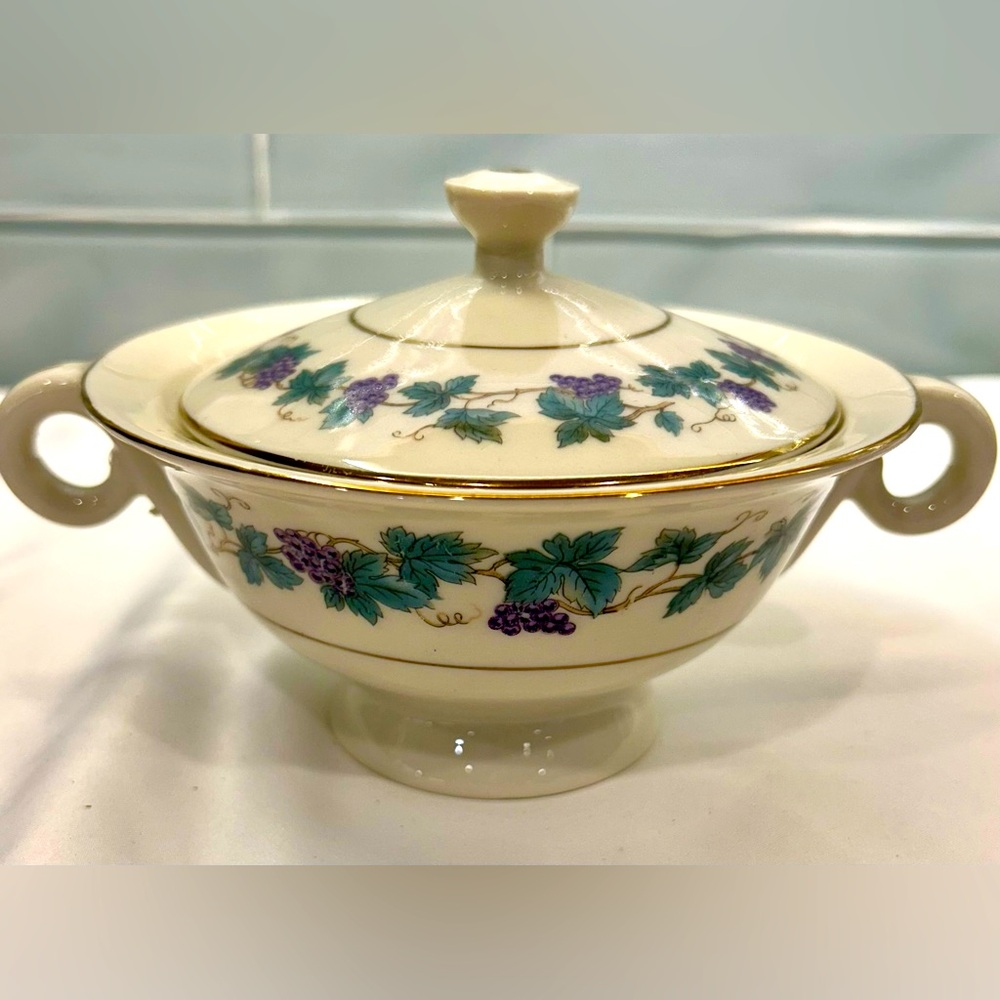 Theodore Haviland Sugar Bowl & Lid, Arbor Pattern New York Vintage.